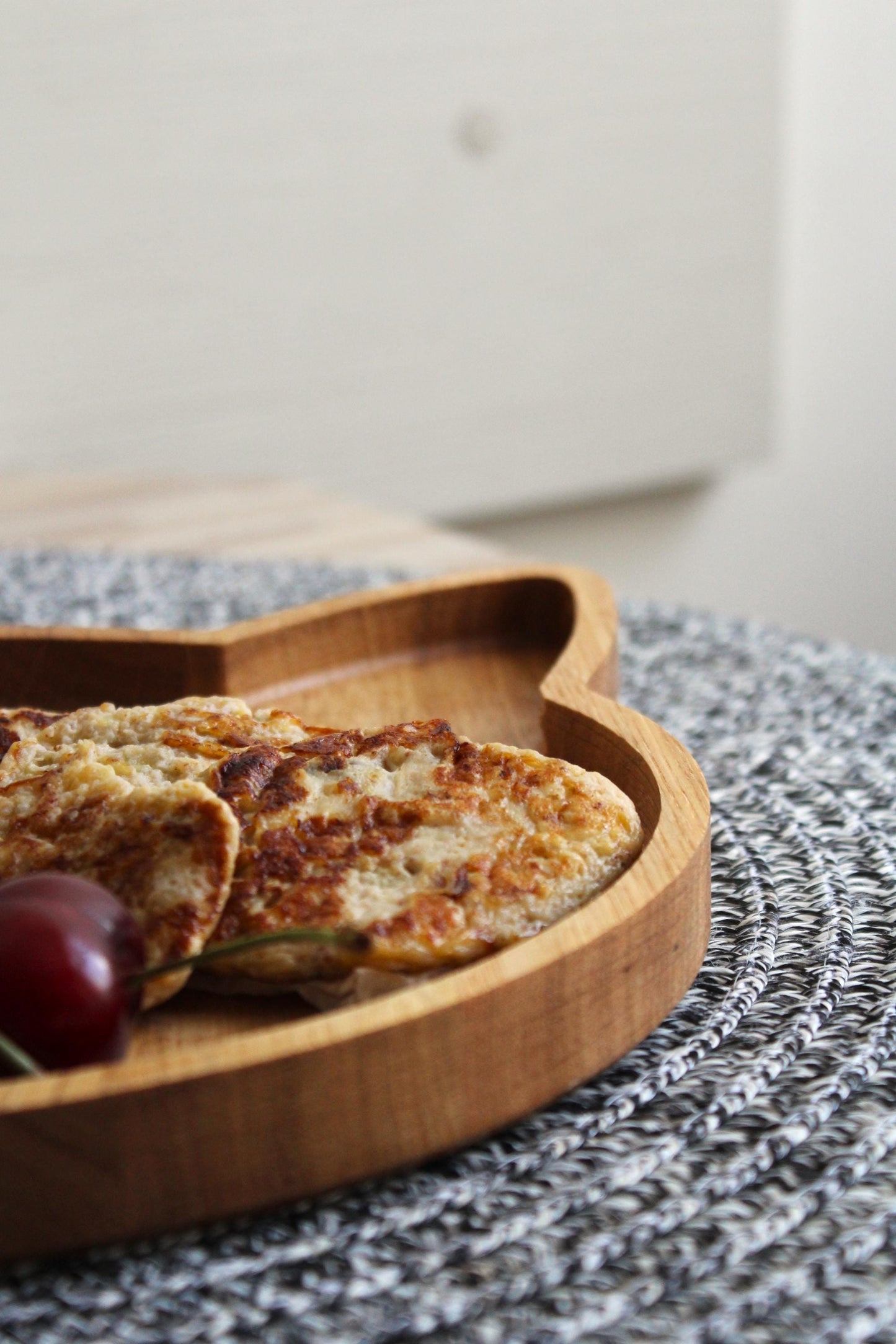Cat-Shaped Oak Wood Bowl: Minimalist Snack & Jewelry Tray, Optional Engraving