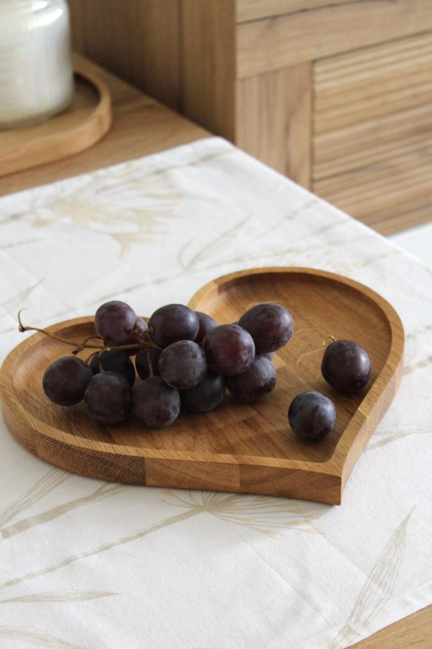 Heart-Shaped Oak Wood Tray: Minimalist Decorative Catchall