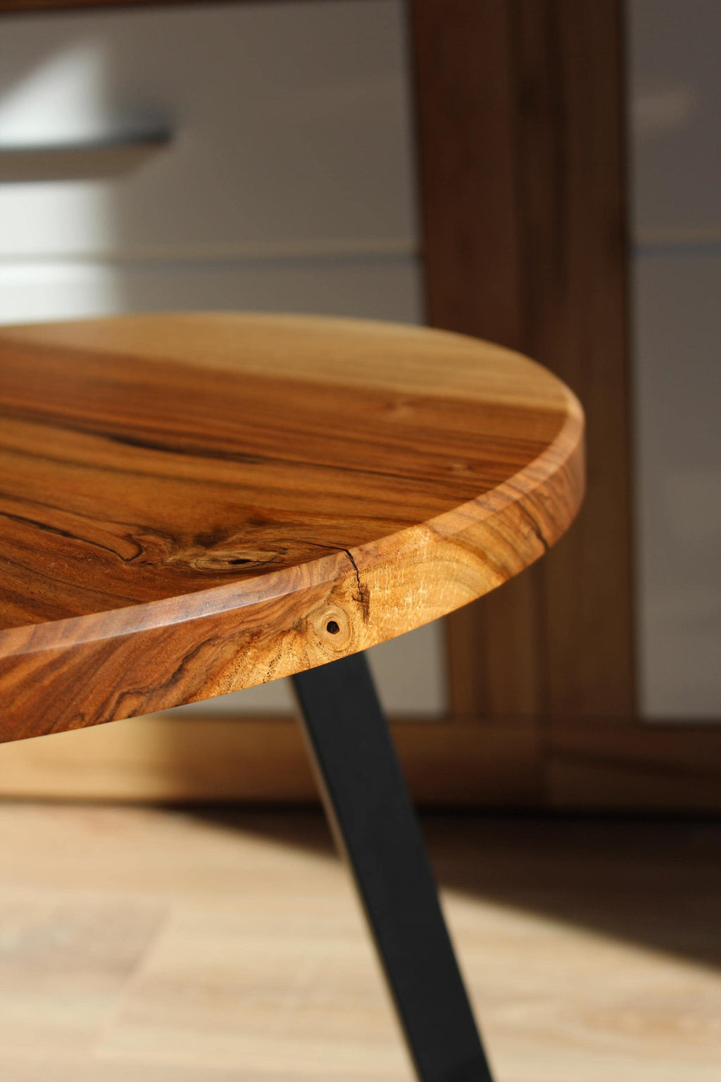 Handmade Round Walnut Coffee Table 46.5 cm (18.3 in) | Modern Wooden and Metal Side Table | Natural Walnut Living Room Table