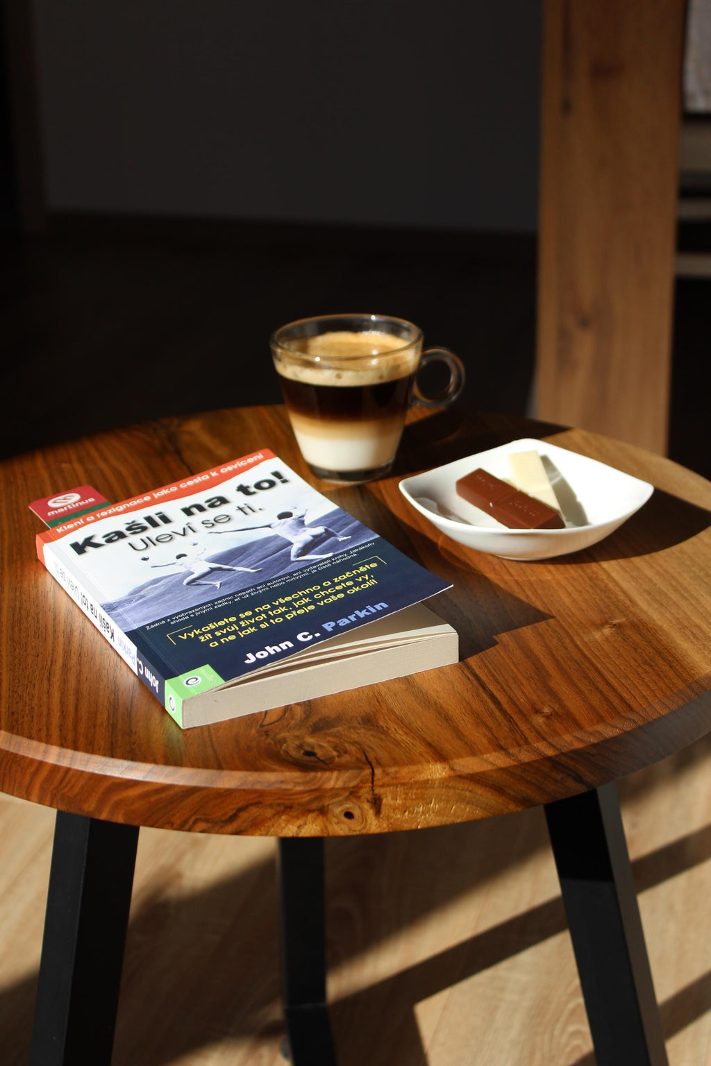 Handmade Round Walnut Coffee Table 46.5 cm (18.3 in) | Modern Wooden and Metal Side Table | Natural Walnut Living Room Table