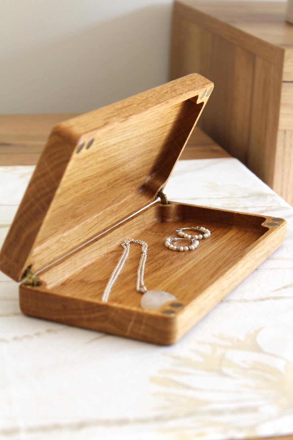 Handmade Oak Jewelry Box | Magnetic Wooden Keepsake Box | Minimalist Gift for Her | Jewelry Organizer 20x10x4cm