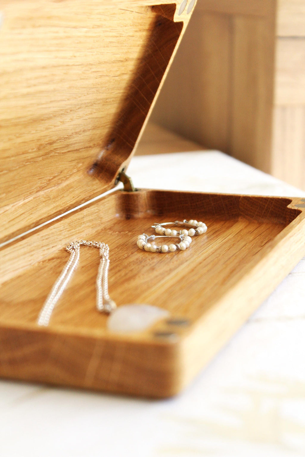 Handmade Oak Jewelry Box | Magnetic Wooden Keepsake Box | Minimalist Gift for Her | Jewelry Organizer 20x10x4cm