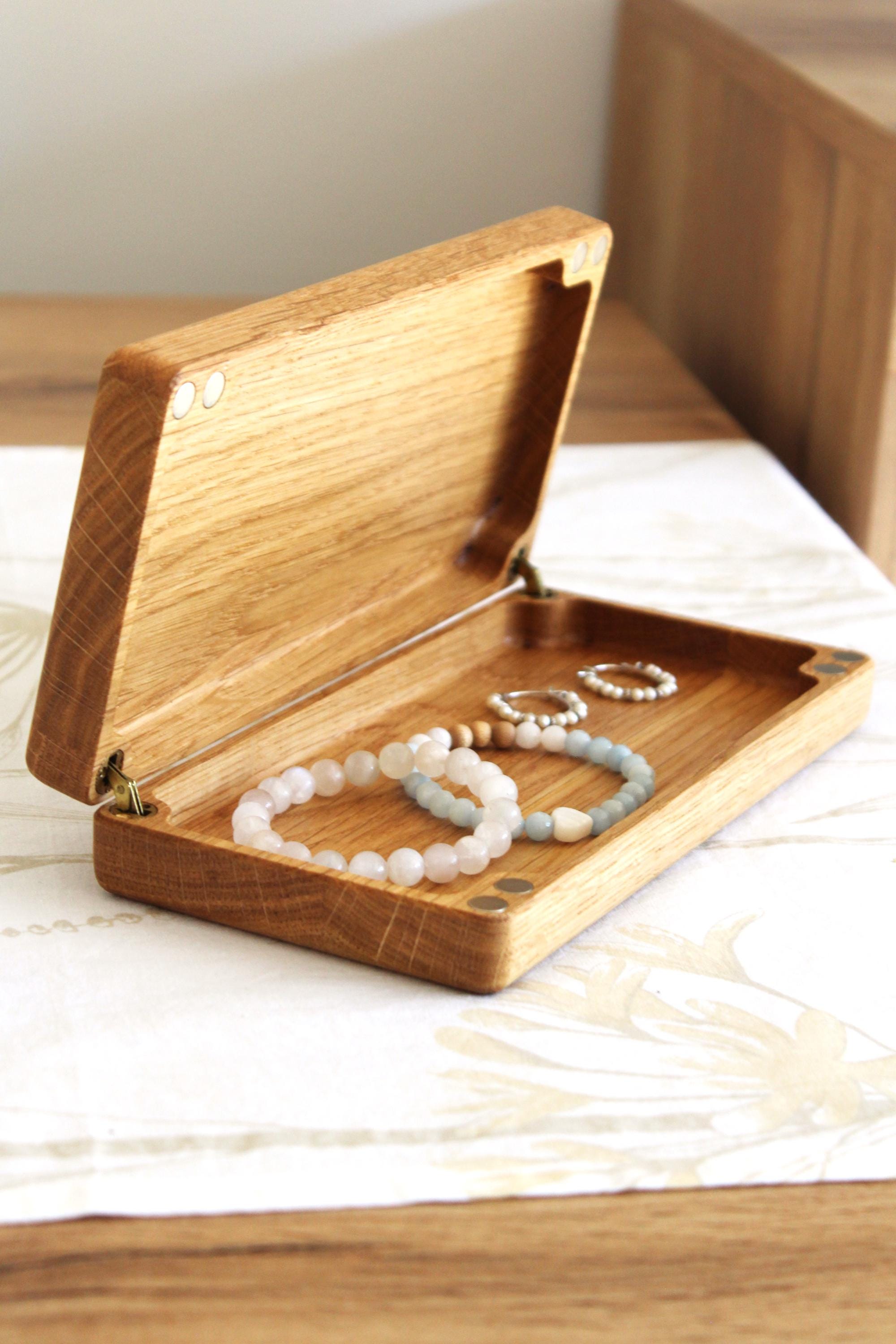 Handmade Oak Jewelry Box | Magnetic Wooden Keepsake Box | Minimalist Gift for Her | Jewelry Organizer 20x10x4cm