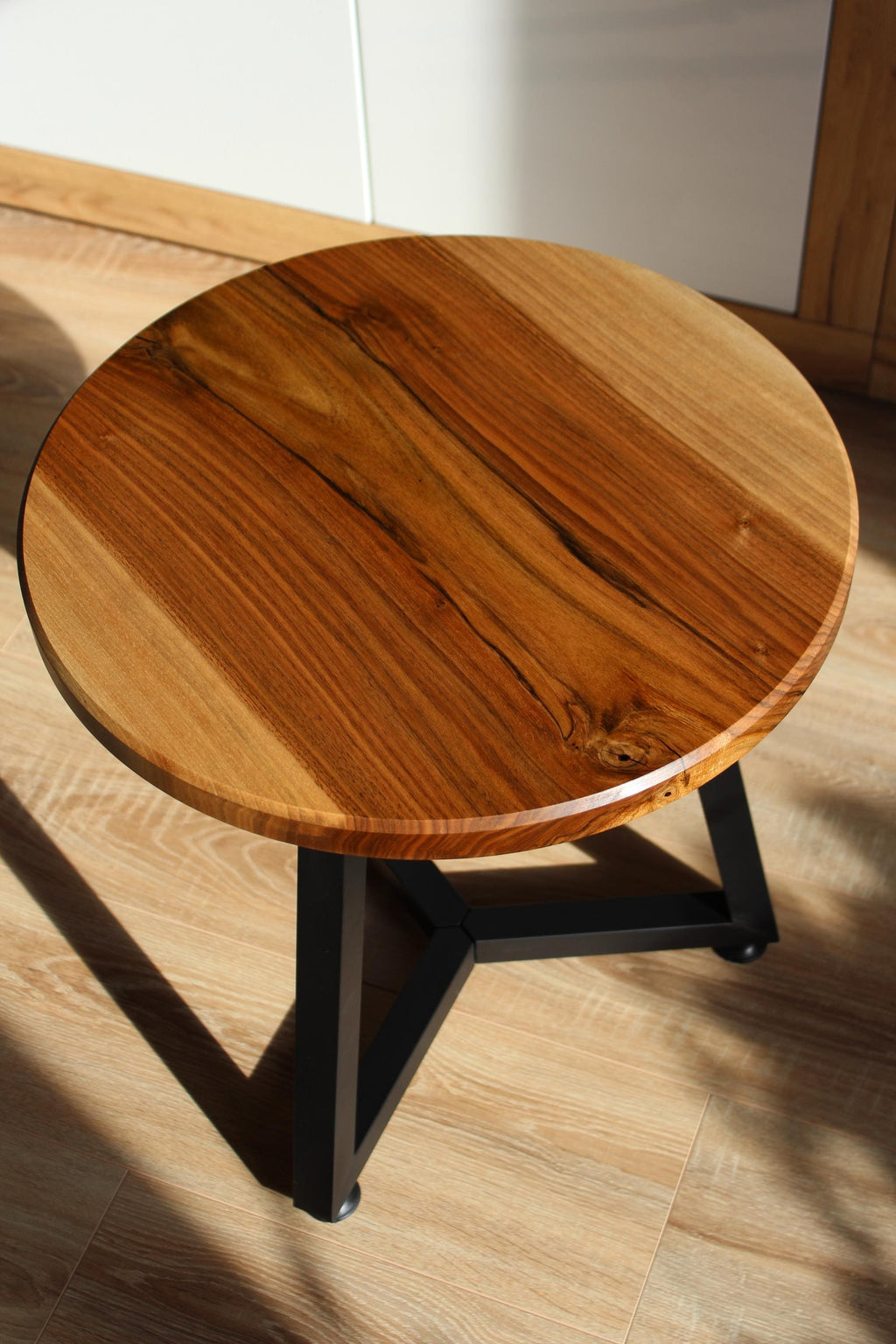 Handmade Round Walnut Coffee Table 46.5 cm (18.3 in) | Modern Wooden and Metal Side Table | Natural Walnut Living Room Table