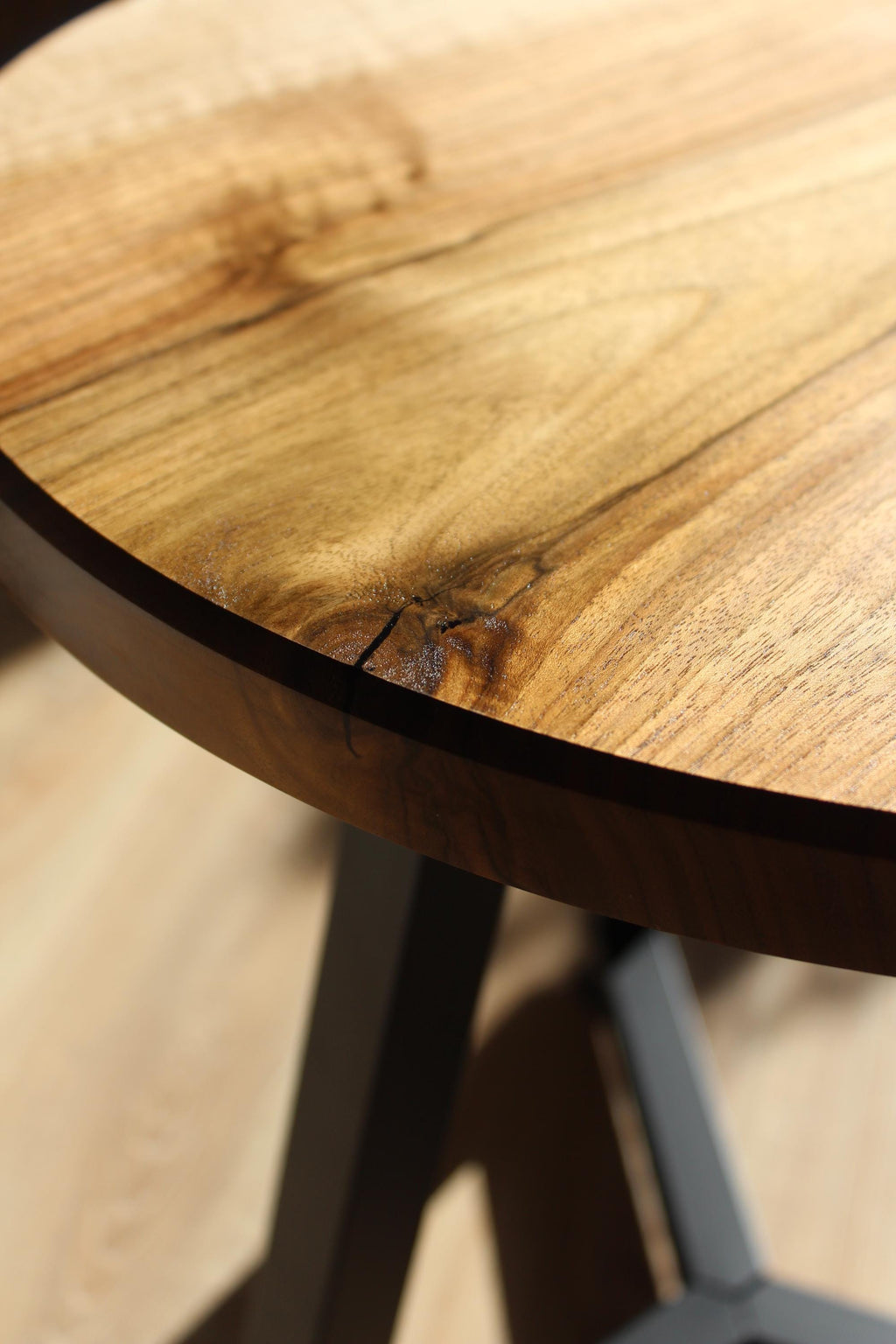 Handmade Round Walnut Coffee Table 46.5 cm (18.3 in) | Modern Wooden and Metal Side Table | Natural Walnut Living Room Table