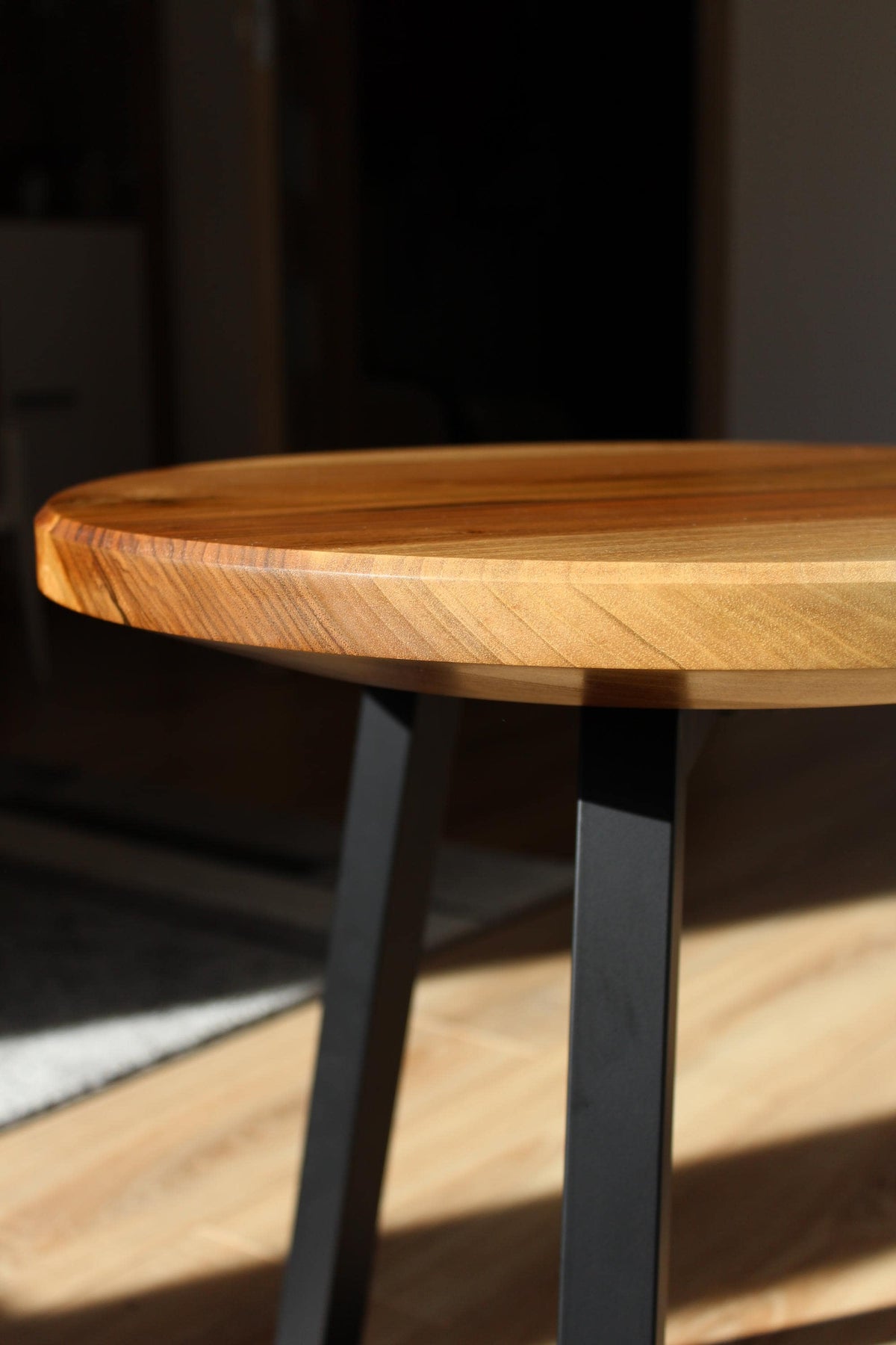 Handmade Round Walnut Coffee Table 46.5 cm (18.3 in) | Modern Wooden and Metal Side Table | Natural Walnut Living Room Table