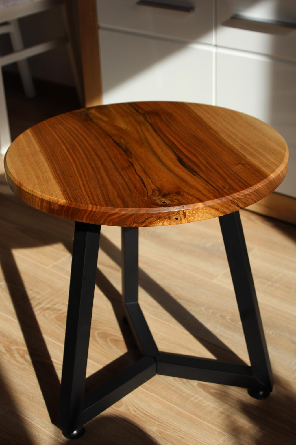 Handmade Round Walnut Coffee Table 46.5 cm (18.3 in) | Modern Wooden and Metal Side Table | Natural Walnut Living Room Table