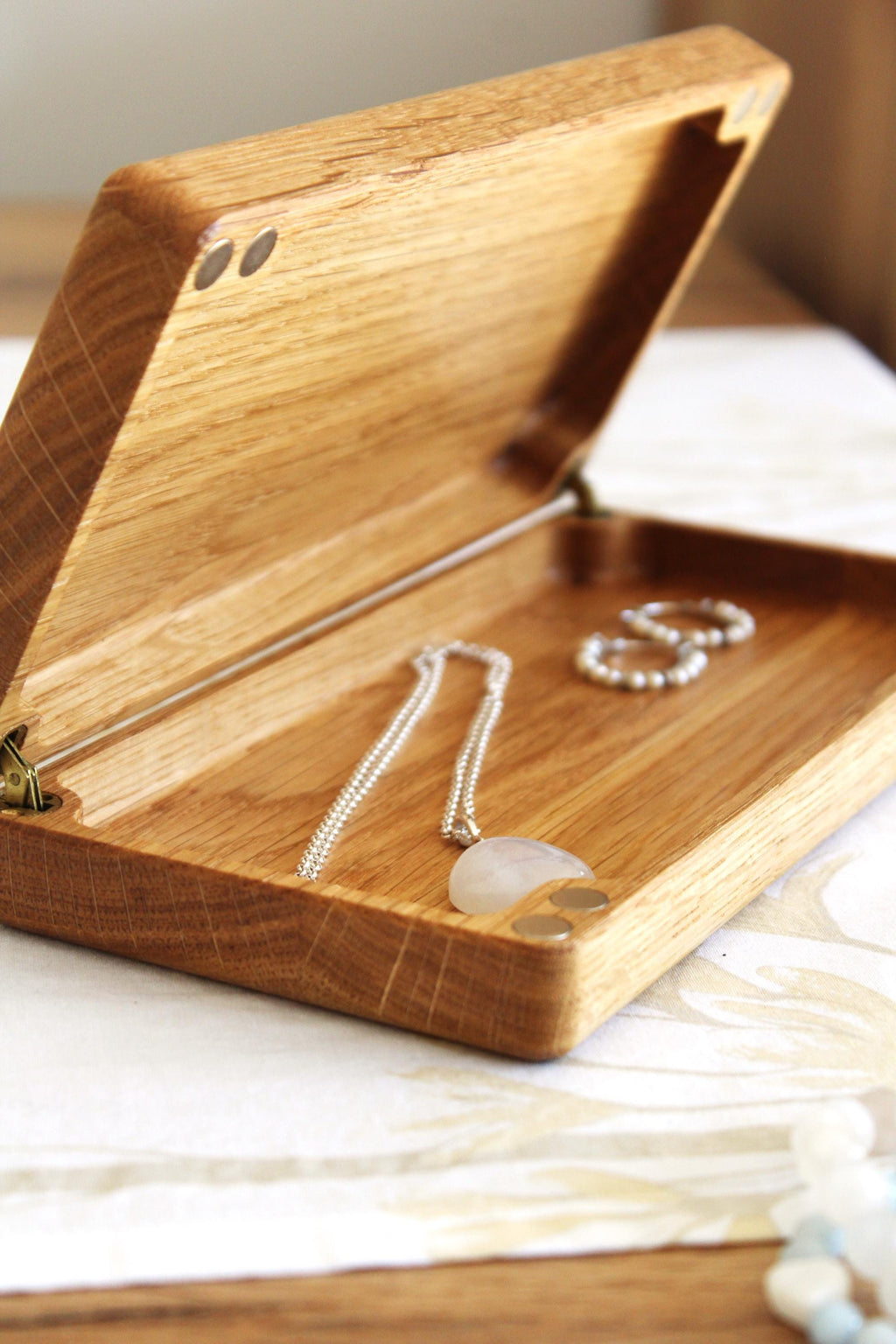 Handmade Oak Jewelry Box | Magnetic Wooden Keepsake Box | Minimalist Gift for Her | Jewelry Organizer 20x10x4cm
