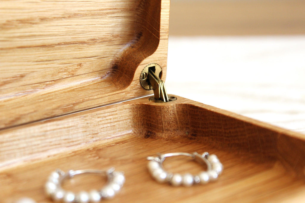Handmade Oak Jewelry Box | Magnetic Wooden Keepsake Box | Minimalist Gift for Her | Jewelry Organizer 20x10x4cm